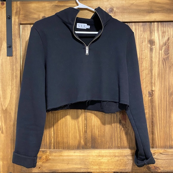 XLE THE LABEL CROPPED SWEATER - Picture 1 of 3